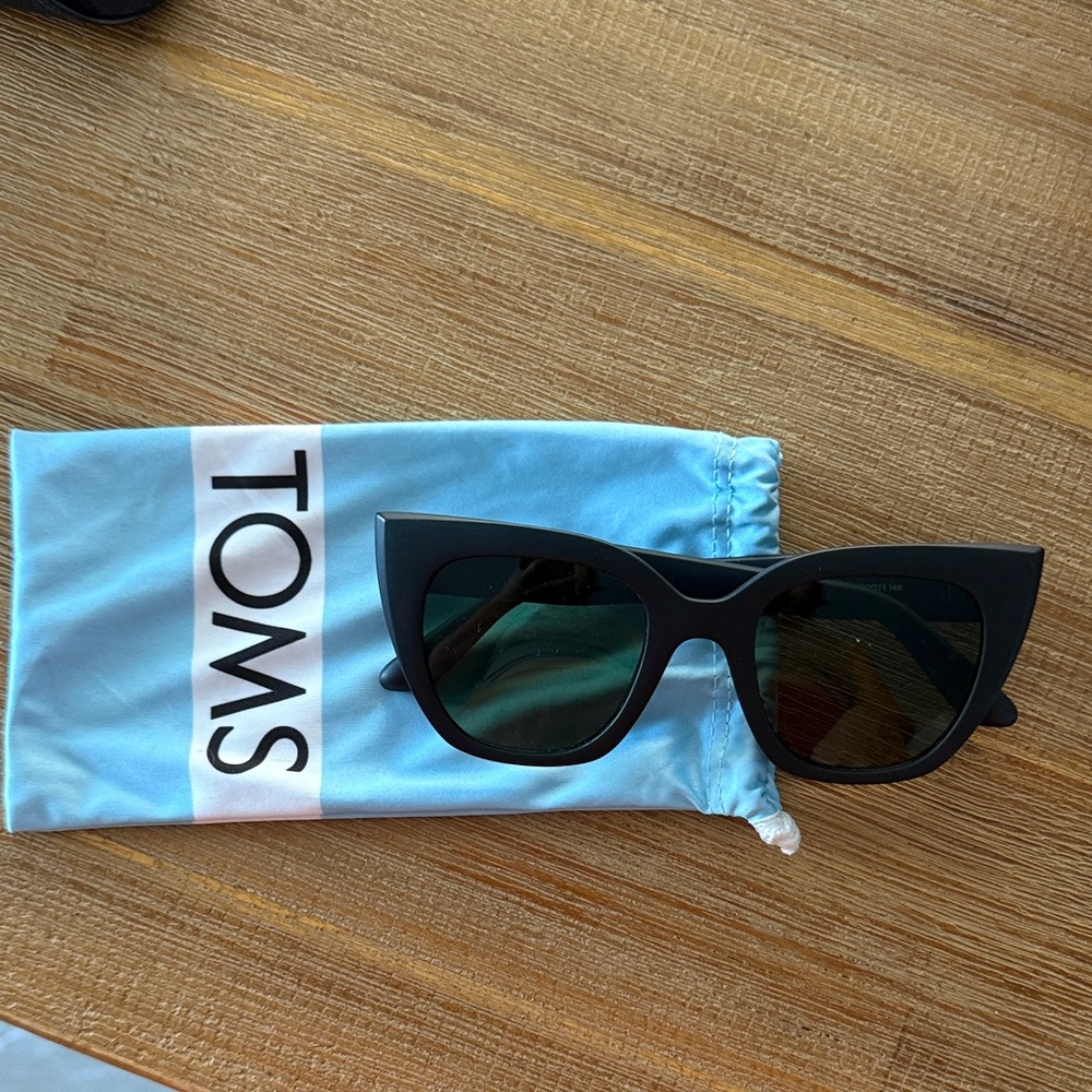 TOMS Black Cat-Eye Sunglasses